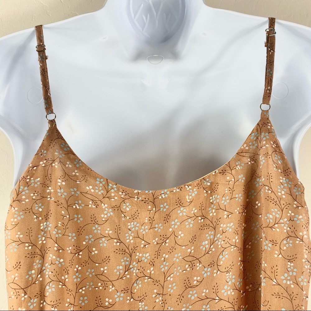 Cozy Casual Hi-Low Floral Dress - Picture 6 of 9